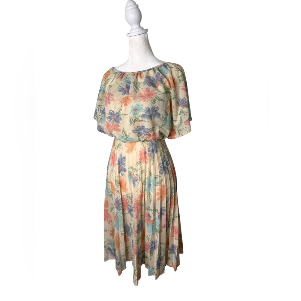 Vintage 70s handmade Floral Pleated Midi Dress in Cream with Pastel Blooms - Picture 3 of 13